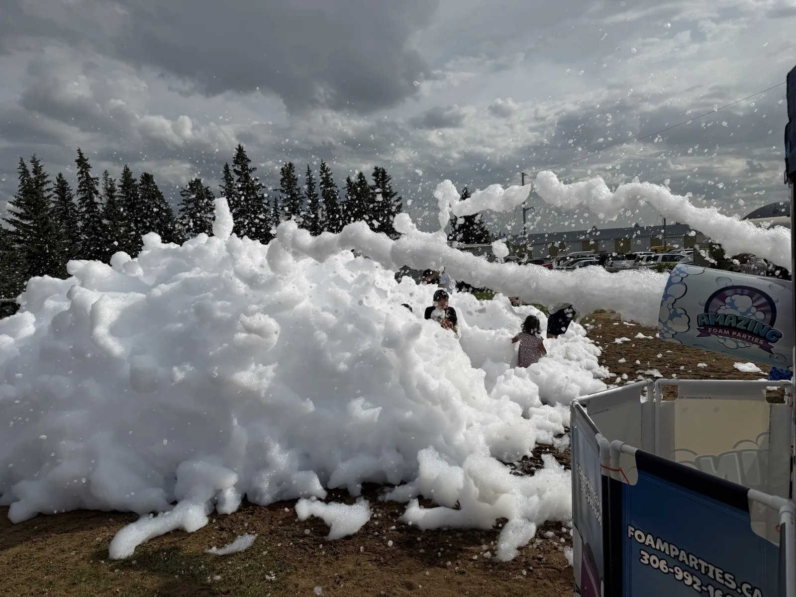 High-output public event foam cannons
